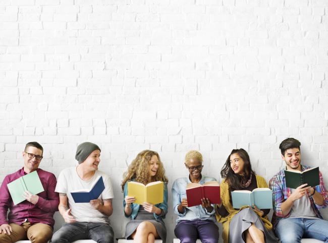 fashionable people reading, fashion industry readers, hipsters reading fashionable people reading, fashion industry, hipsters reading