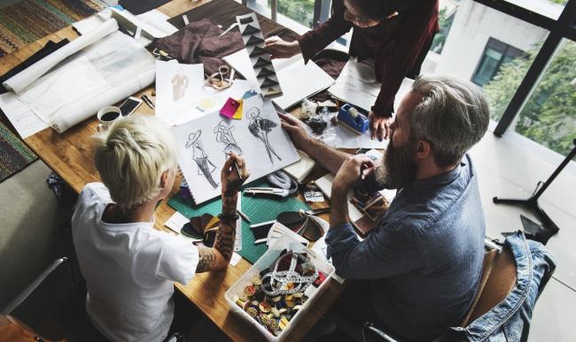 Fashion and Apparel Designers dealing with Product Life Cycle Management